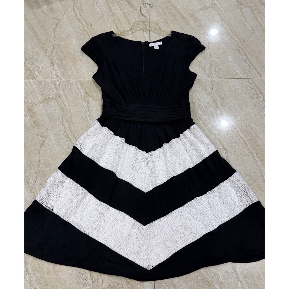 New York & Company Women’s Size 8 Black White Lace Fit & Flare Dress Stret